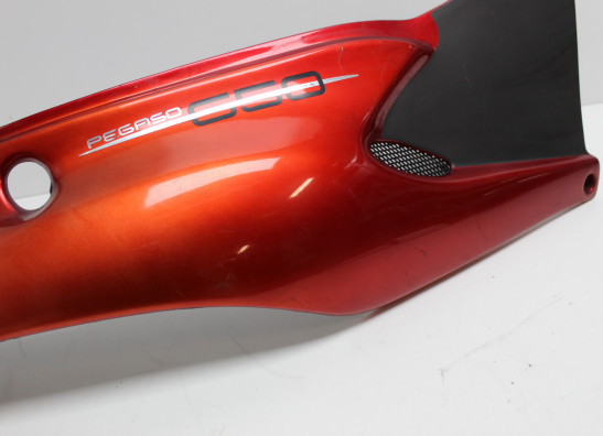 Rechter achterkant Aprilia Pegaso