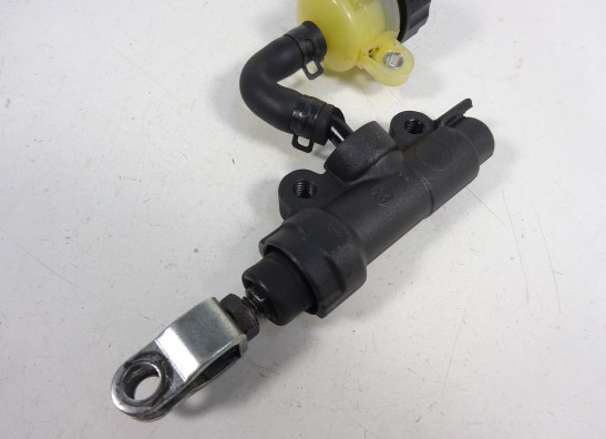 Rempomp achter Kawasaki ZX 10 R