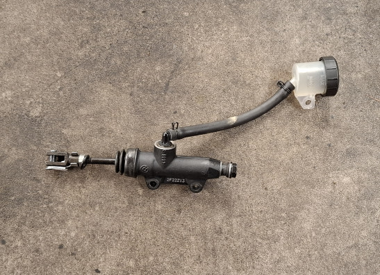 Rempomp achter Aprilia RS 660