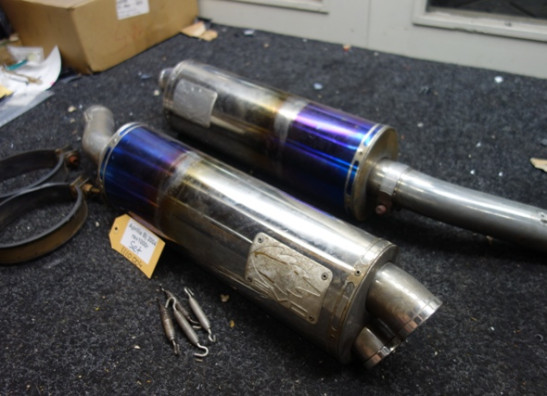 Uitlaat Aprilia RSV 1000