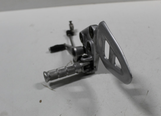 Fussrastetrager vorne links Suzuki GSX R 1300 Hayabusa