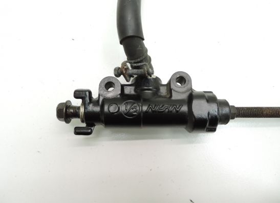 Rempomp achter Suzuki VX 800