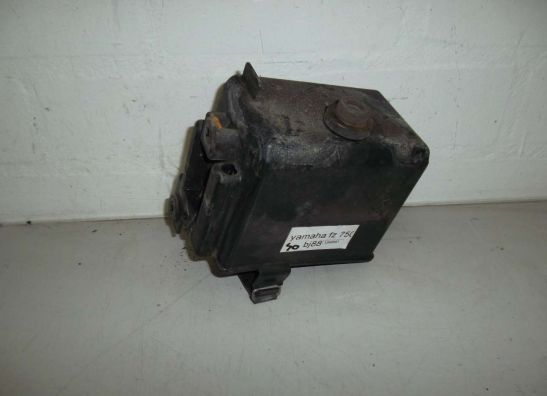 Batterie befestigung Yamaha FZ 750