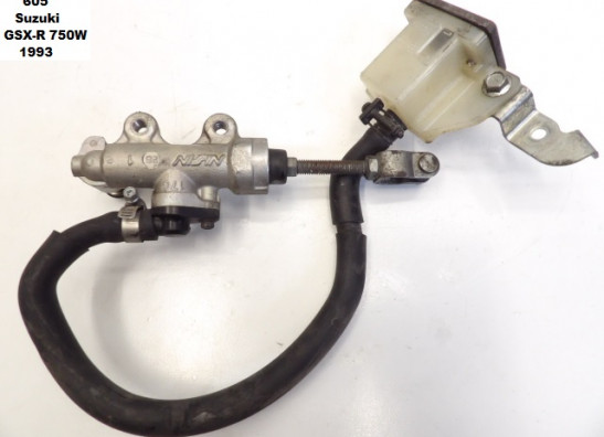 Rempomp achter Suzuki GSX R 750