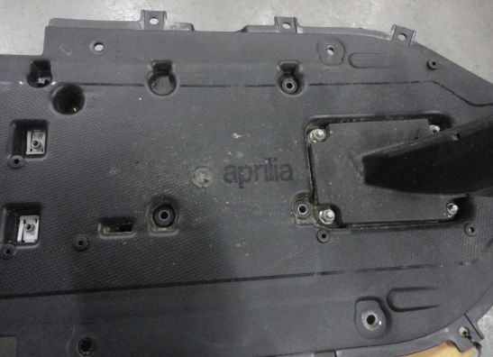 Heckunterverkleidung Aprilia Tuono 1000