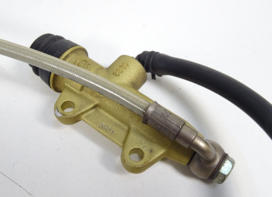 Rempomp achter Ducati monster 600