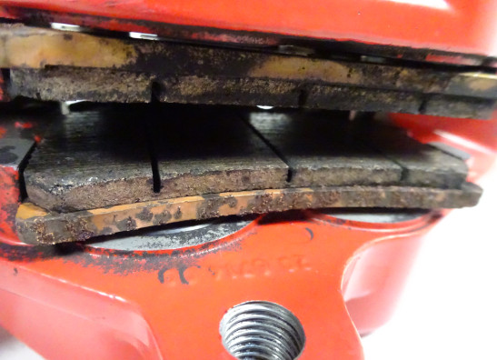 Remklauw rechts voor Aprilia RSV 1000