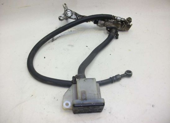 Rempomp achter Suzuki GSX F 750