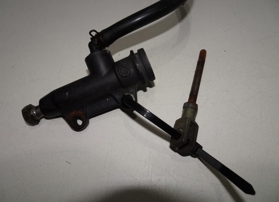 Rempomp achter Ducati monster 900