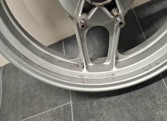 Achtervelg Triumph Trident 900