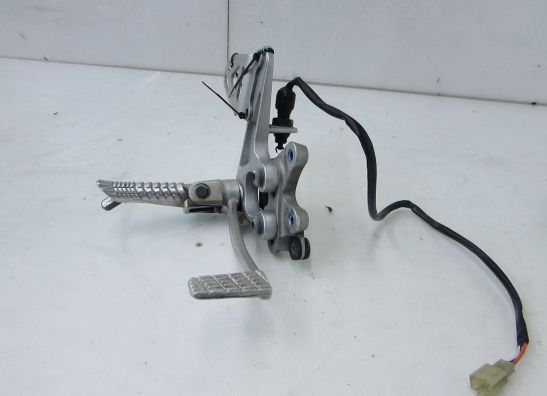 Main step holder right Suzuki GSX R 1000