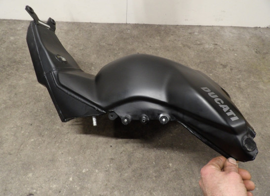 Tank Ducati Streetfighter V4