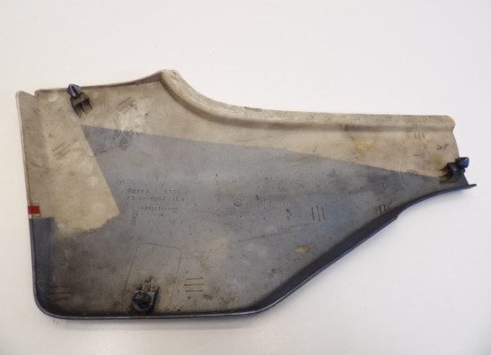 Rechter zijkuip klein Honda VF 700  750 F