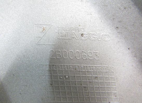 Topkuip verbinding onder Piaggio MP3 500 LT