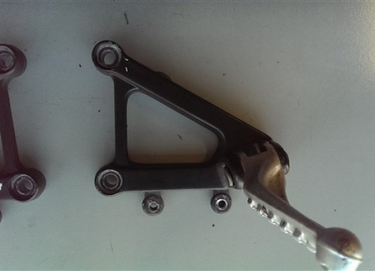 Voetsteun links Aprilia Tuono 1000