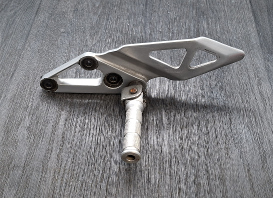 Fussrastetrager vorne links Suzuki GSX R 1100