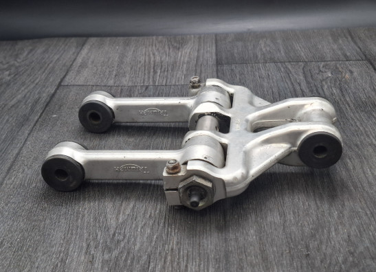 Link systeem achterveer Triumph Trident 900