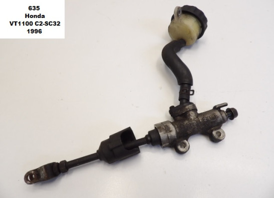 Rempomp achter Honda VT 1100