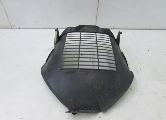 Cowl V shape under Suzuki Burgman 400