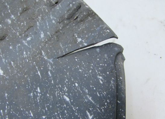 Cowl V shape under Suzuki Burgman 400