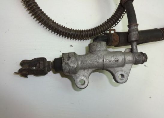 Rempomp achter Kawasaki ZXR 400