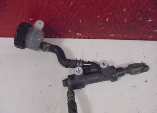 Rempomp achter Yamaha XJ 600 Diversion