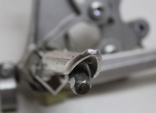 Fussrastetrager vorne rechts Suzuki GSX R 750