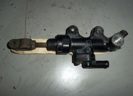 Rempomp achter Suzuki GSX F 600