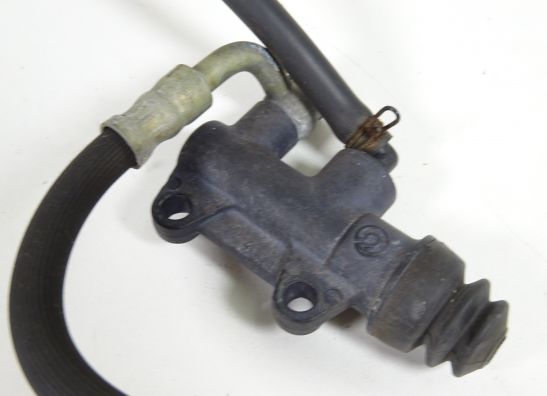 Rempomp achter Ducati 600 SS Supersport