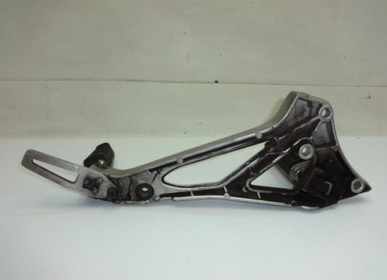 Fussrastetrager vorne links Suzuki GSX 550 EF