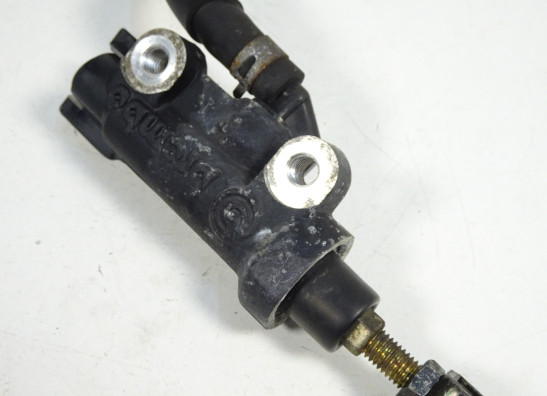 Rempomp achter Yamaha FZ1