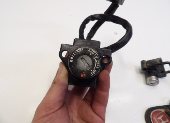 Contact slot Honda VF 700  750 F