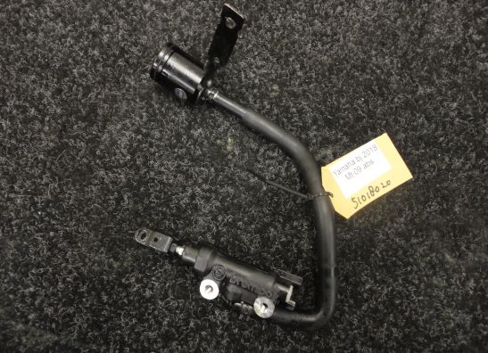 Rempomp achter Yamaha MT 09