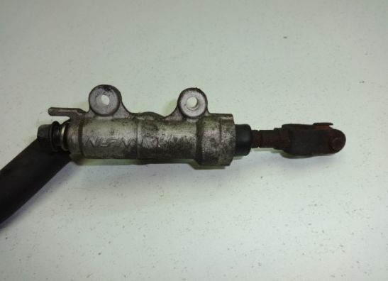 Rempomp achter Honda NTV 650