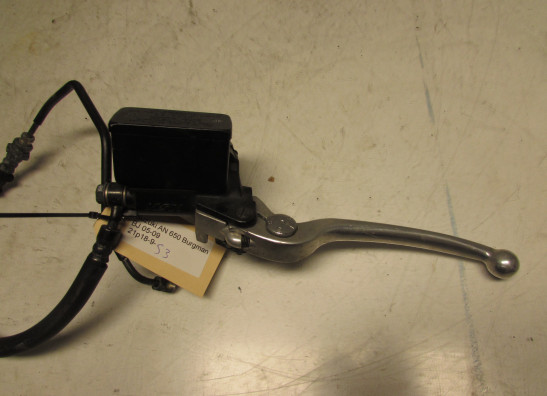 Rempomp achter Suzuki Burgman 650