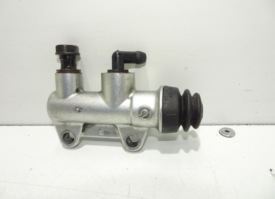 Rempomp achter Ducati 749  999