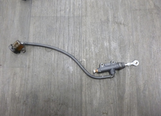 Rempomp achter Husqvarna Svartpilen 701