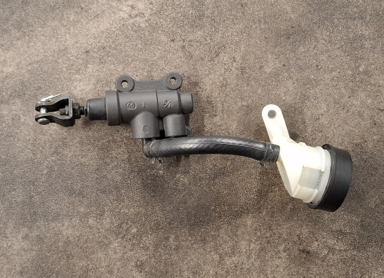 Rempomp achter BMW R 1250 GS Adventure