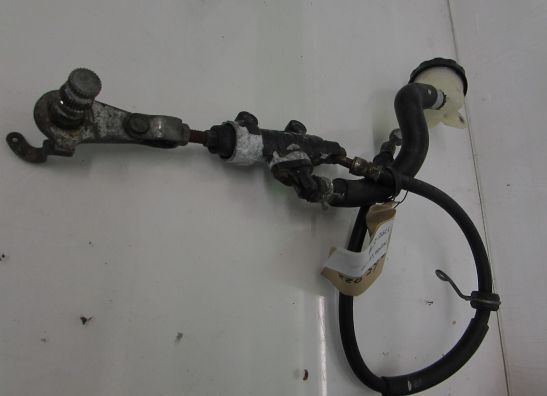 Rempomp achter Honda VF 500 