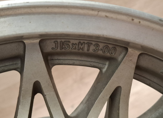 Rear wheel Suzuki VS 700 Intruder