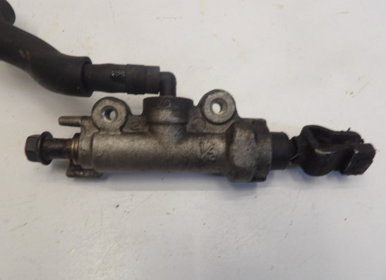 Rempomp achter Honda CBR 600 F