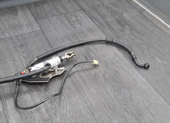 Rempomp achter Yamaha MT 03