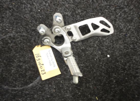 Main step holder left Suzuki GSX R 1000