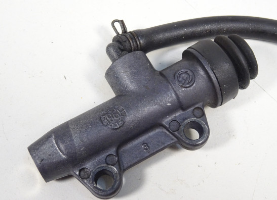 Rempomp achter Ducati Monster 750