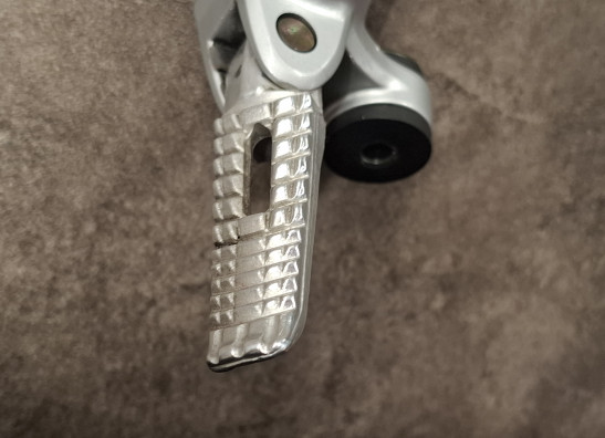 Soziusfussraste rechts Suzuki GSX R 1000