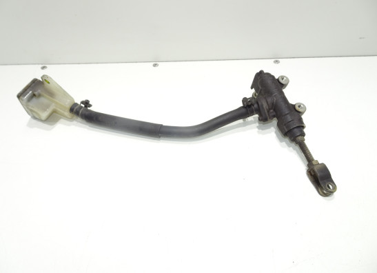 Rempomp achter Suzuki GS 500 E