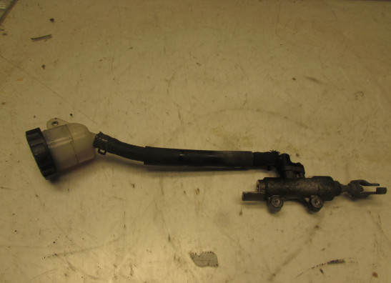 Rempomp achter Honda CBR 1000 F