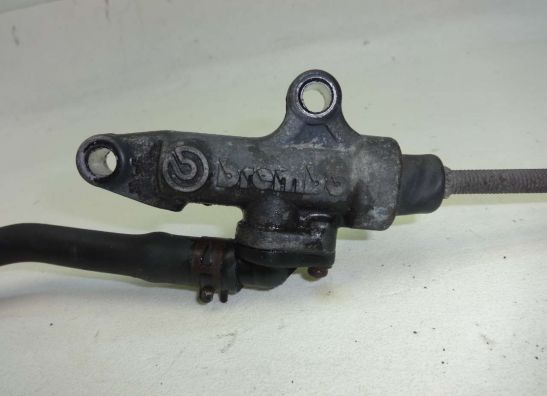 Rempomp achter Yamaha TDM