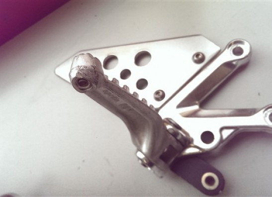 Fussraste links Aprilia RSV 1000