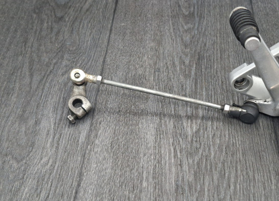 Fussrastetrager vorne links Suzuki GSX R 750